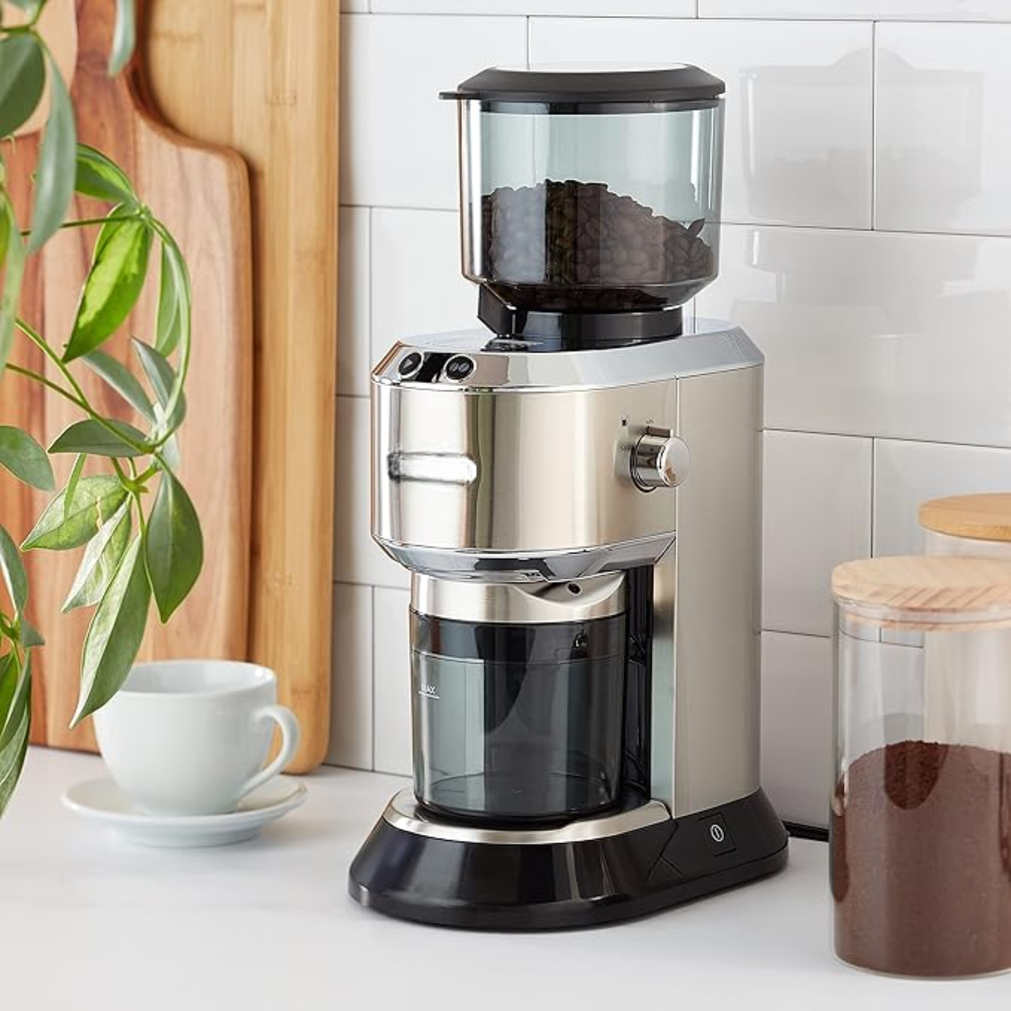 Moulin à Café Électrique Delonghi Dedica KG 521.M, 18 Niveaux de Mouture, Écran LCD, Meules Coniques Inox, Boîtier Métallique, 150W, Argent (Sans Marque)