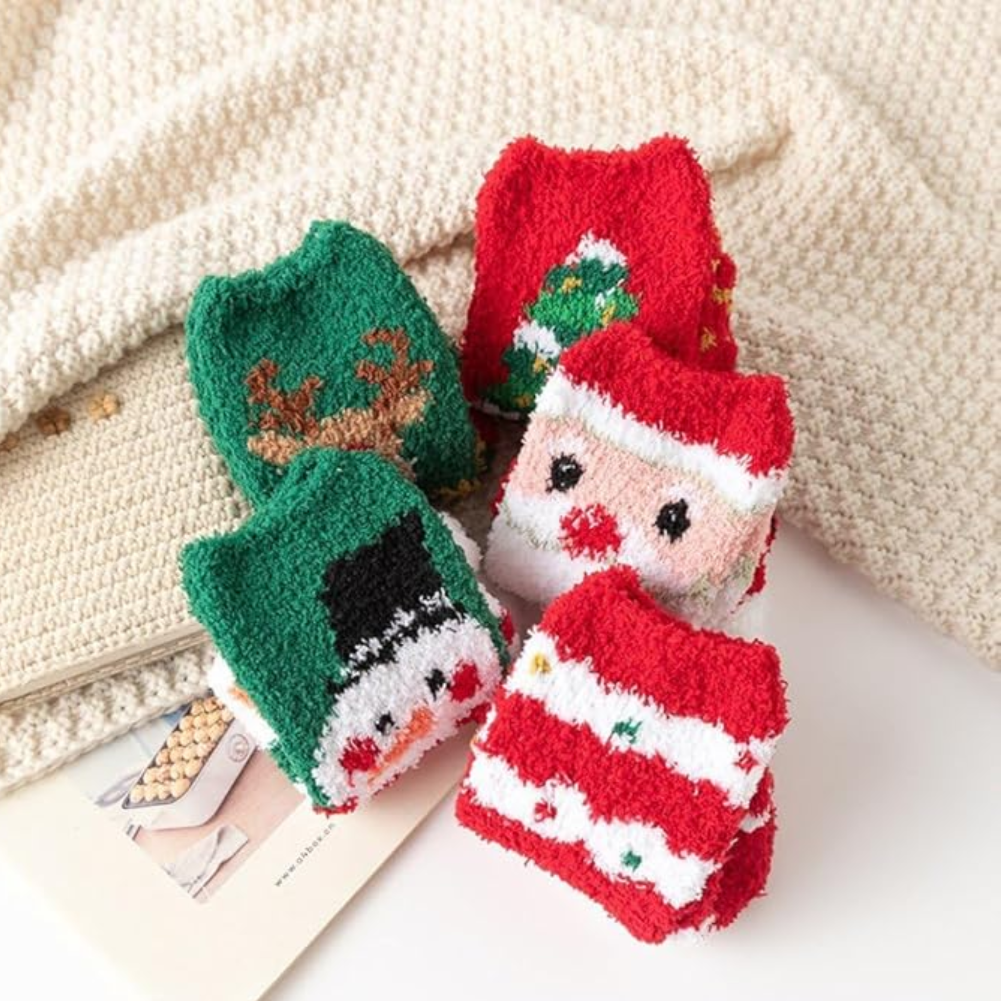 Lot de 5 Chaussettes de Noël Douces & Chaudes, Fleece Corail Hiver pour Femmes & Adolescentes, Motifs Bonhomme de Neige & Sapin, Idéal pour Cadeaux et Bas de Noël