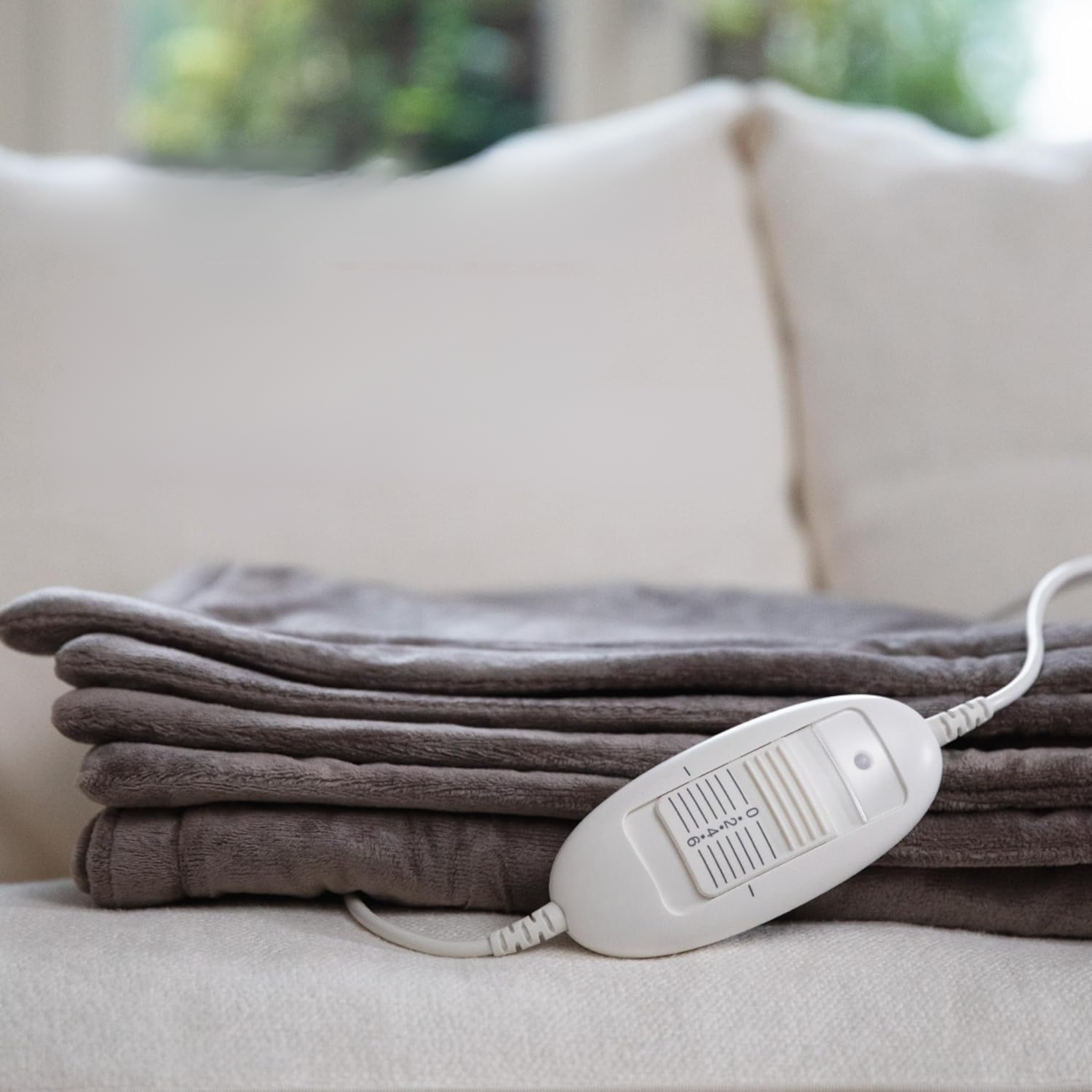 Couverture Chauffante Confortable – Plaid Électrique en Fausse Fourrure, 6 Niveaux de Chauffe, Lavable en Machine, Arrêt Automatique, Taupe