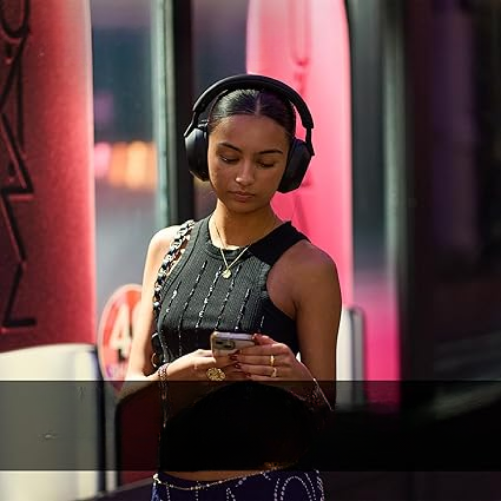 WH-1000XM5SA – Cas Souple, Casque Sans Fil à Réduction de Bruit Premium Over-Ear, Bluetooth, Audio Hi-Res, Appels Clairs, 30h d’Autonomie, Noir (Cas Souple Inclus)