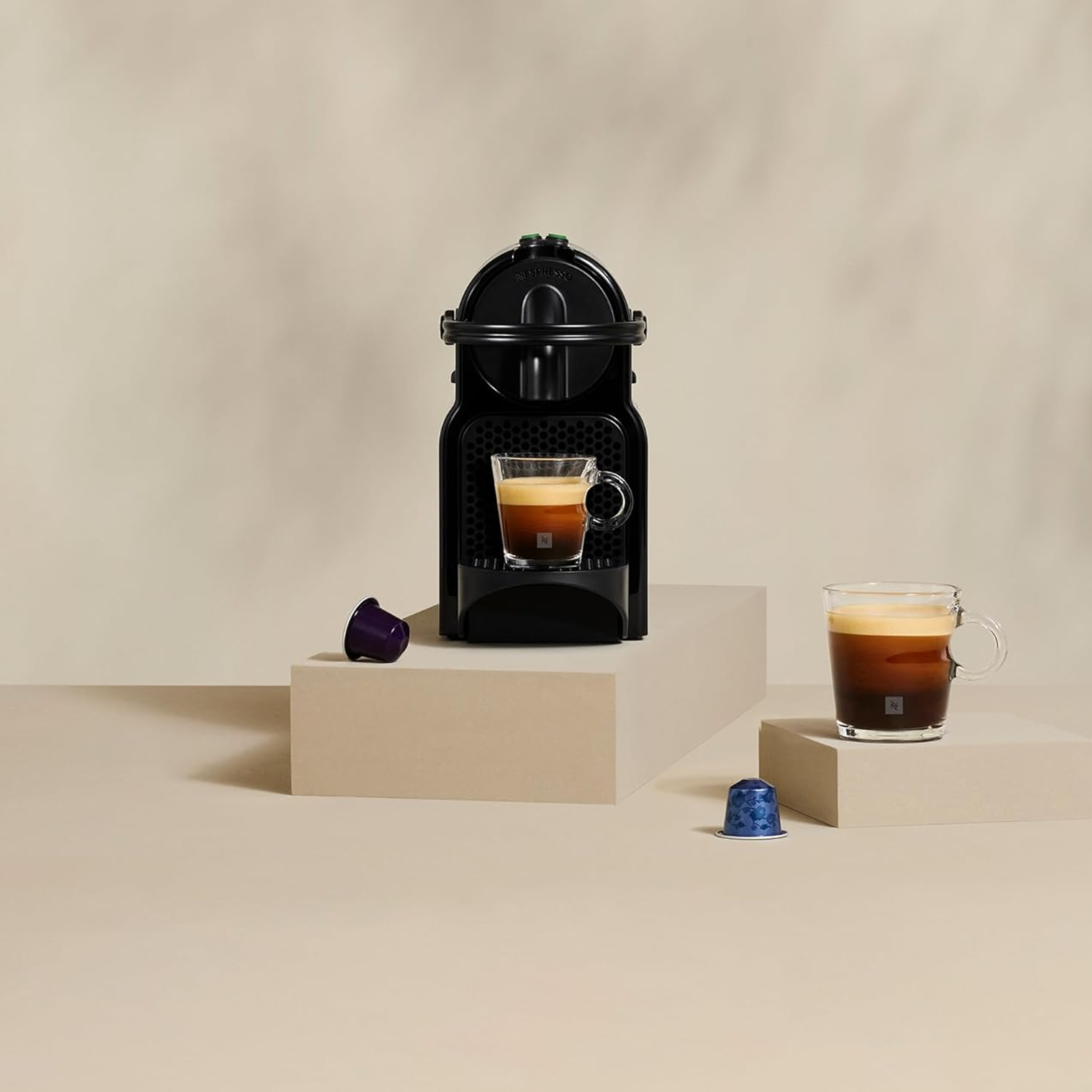 Machine à Café à Capsules Nespresso Inissia EN80.B, 19 Bars, 1260W, Design Compact, Arrêt Automatique, Noire (Sans Marque)